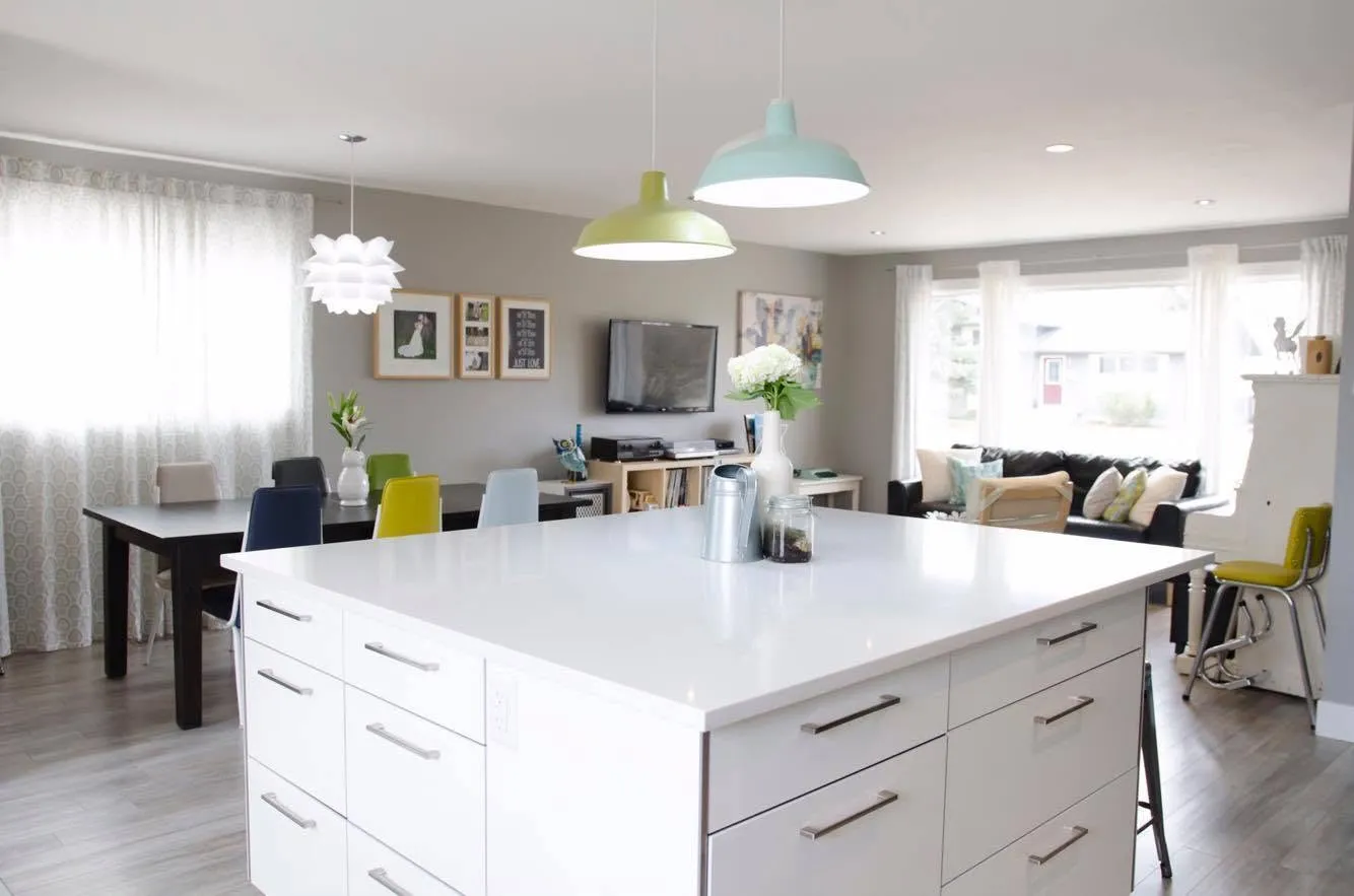 Open-concept kitchen and dining area with pendant lights